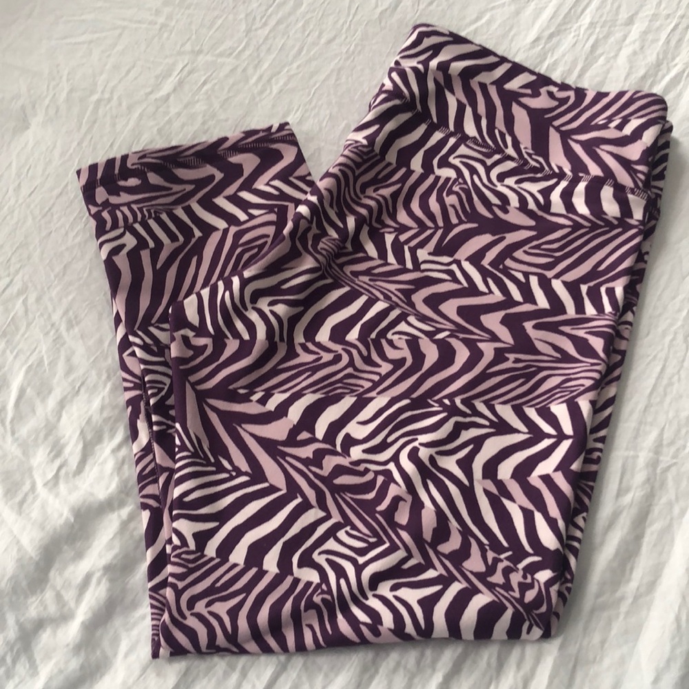 Fabletics powerhold capri yoga leggings